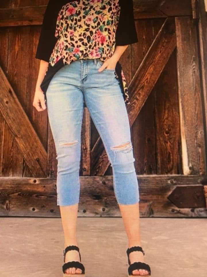 Cropped Distressed Jean