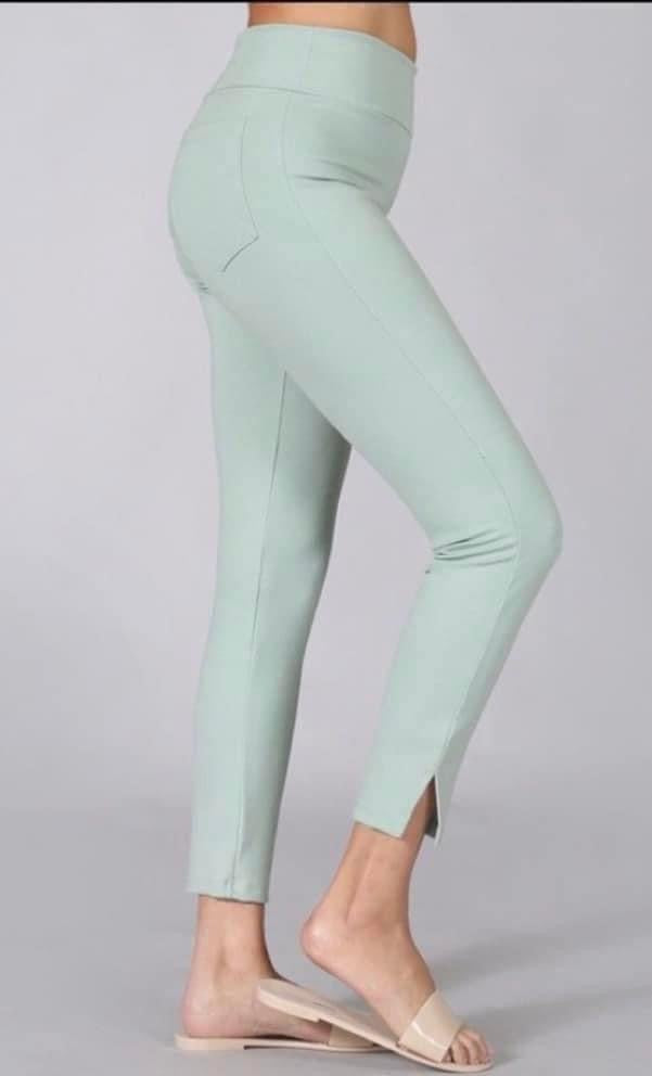 Cropped Capri Pants wIth Slit