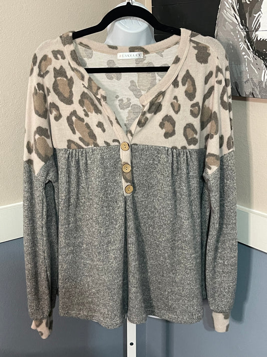 Leopard / Grey top